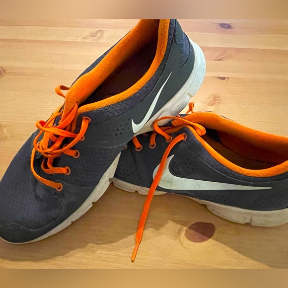Nike Revolution Grey / Orange - Picture 1 of 3